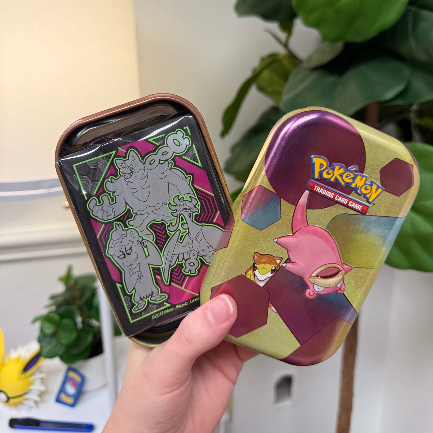 Pokémon Mystery Mini Tin (Authentic TCG Accessories)