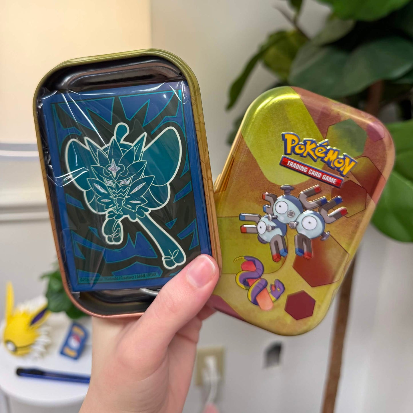 Pokémon Mystery Mini Tin (Authentic TCG Accessories)