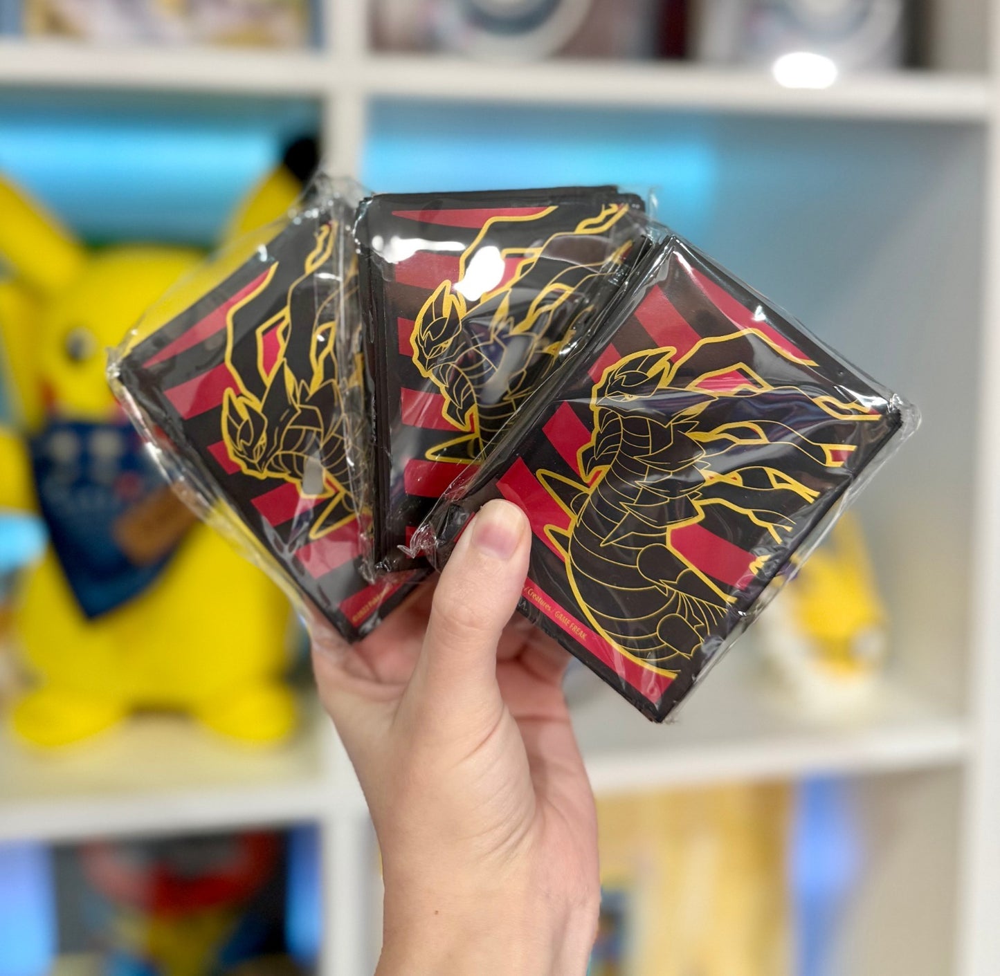 Pokemon TCG │ Lost Origin Giratina Card Sleeves (65ct)